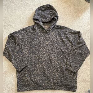 Women’s Hollister Oversized Leopard Cheetah Print Hoodie Sweatshirt. Size large